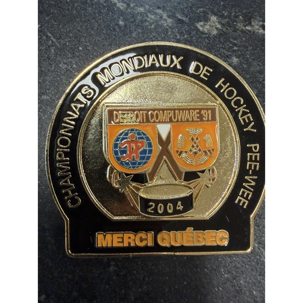 Lot 6‎ Quebec International Pee-Wee Hockey Tournament Trading Pins 2004-2006 3